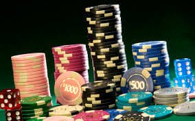Tampilan fitur kasino live dan slot di aplikasi NSA77 pada perangkat mobile